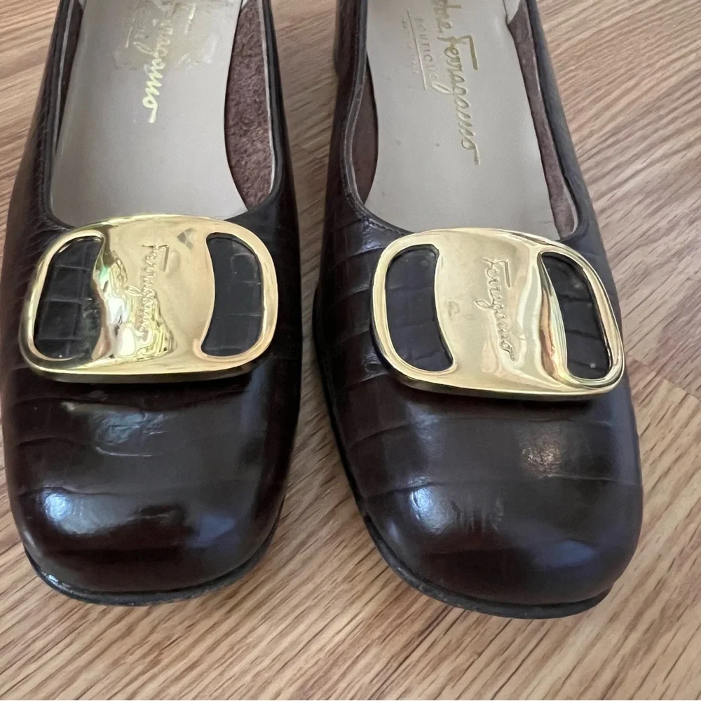 Salvatore Ferragamo Boutique Embossed Brown Leather Low Heels Size 6 AA (narrow)